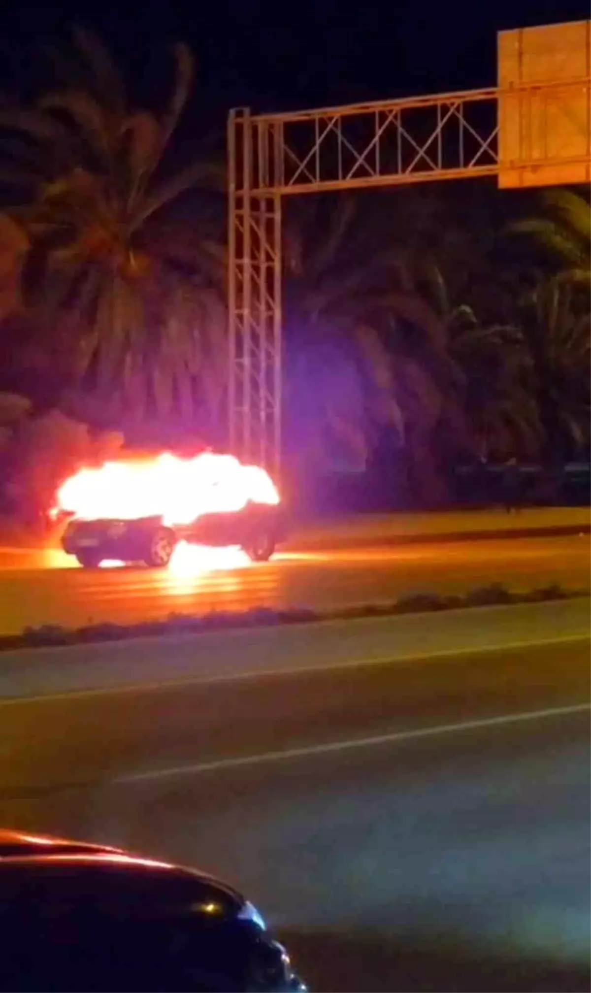 Kartal\'da Araç Yangını