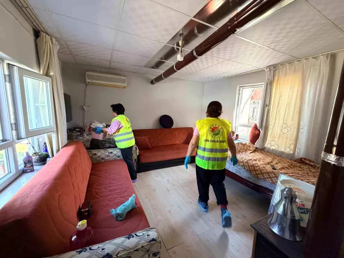 Kepez\'den şehit ve gazi evlerinde bayram temizliği