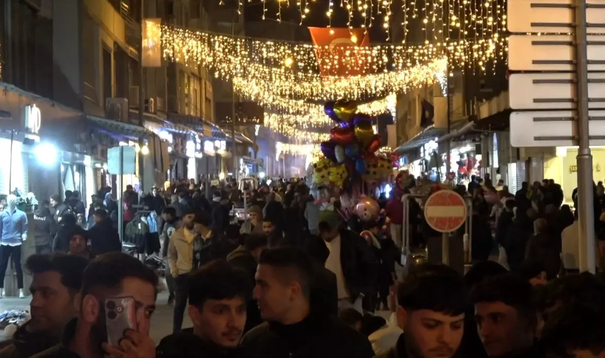 Kilis\'te iftar sonrası Cumhuriyet Caddesi hareketlendi
