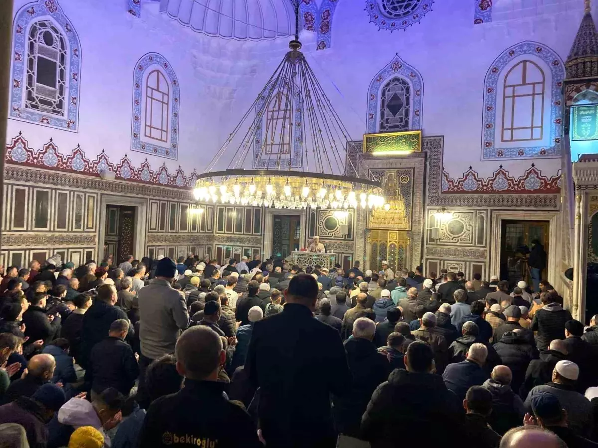 Kocaeli\'de Kadir Gecesi Coşkuyla İdrak Edildi