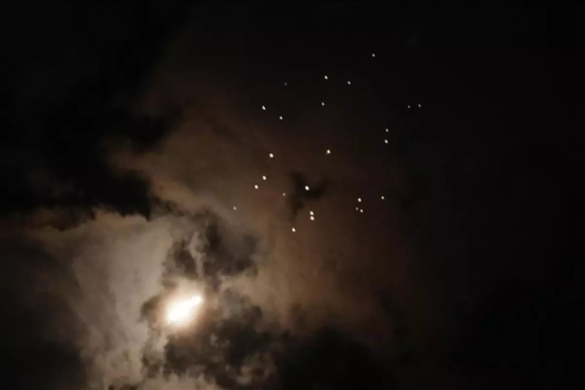 Kuveyt\'te engellenen füze ve İHA parçaları 2 kişiyi yaraladı