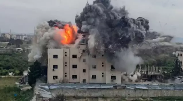 Lübnan'a kara harekatı başlatan İsrail'de orduya yerleşim bölgelerini yıkma yetkisi