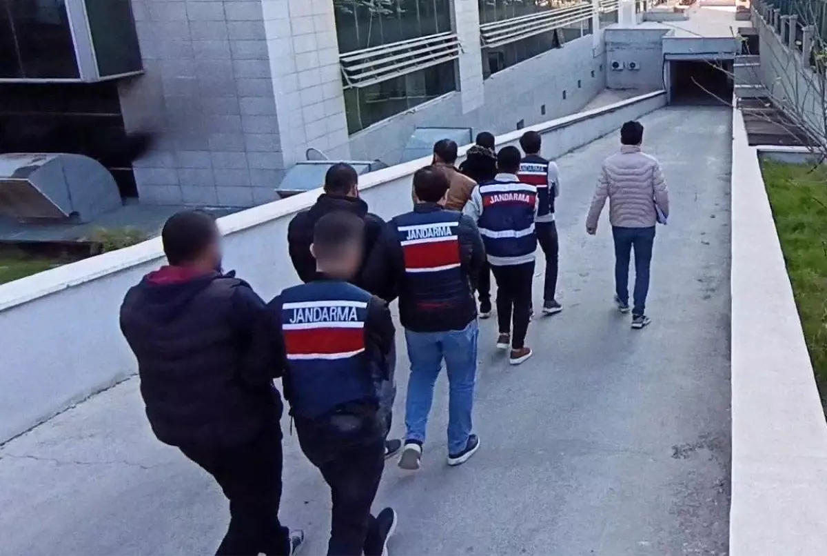 Mersin\'de DEAŞ Operasyonu: 4 Şüpheli Yakalandı