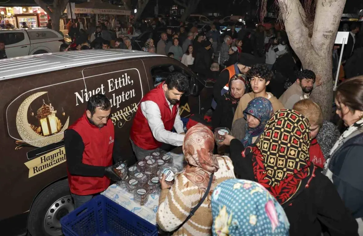 Mersin\'de Kadir Gecesinde 10 bin kişilik lokma ikramı