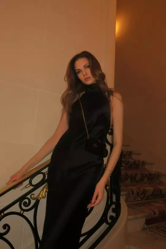 Milli yıldızımızın model sevgilisine beğeni yağıyor