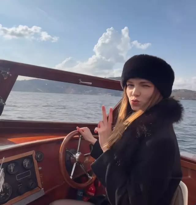 Milli yıldızımızın model sevgilisine beğeni yağıyor