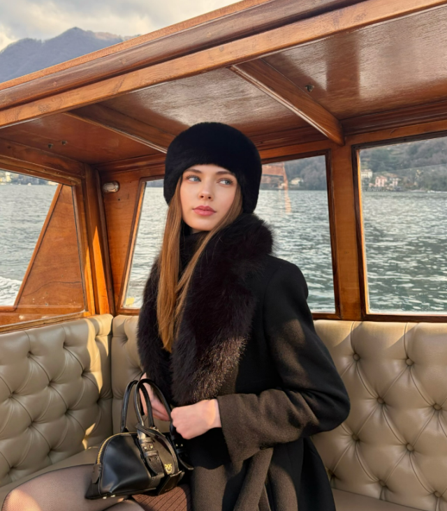 Milli yıldızımızın model sevgilisine beğeni yağıyor