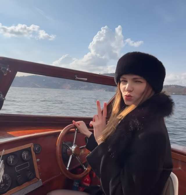 Milli yıldızımızın model sevgilisine beğeni yağıyor