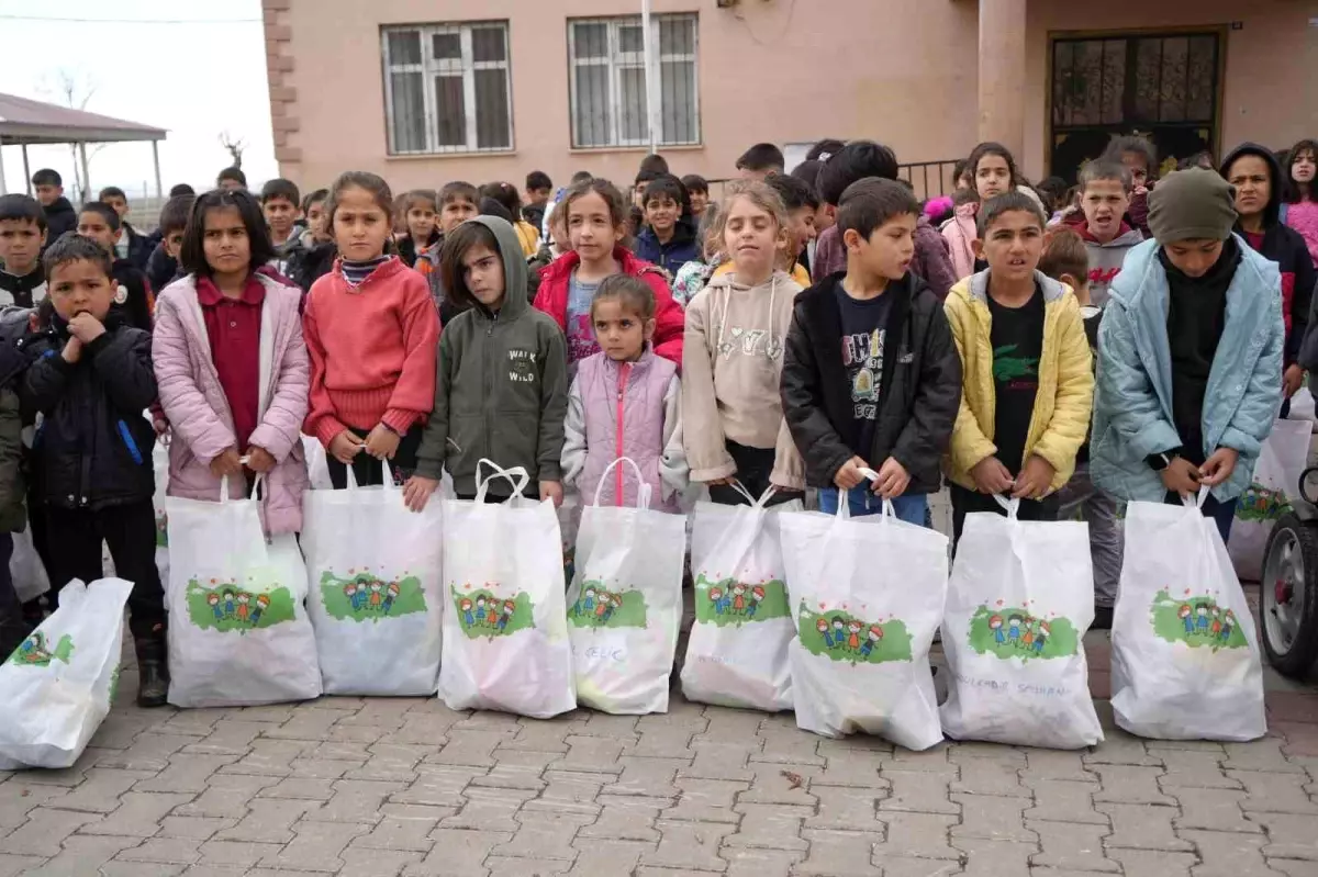 Muş\'ta Çocuklara Bayram Sevinci