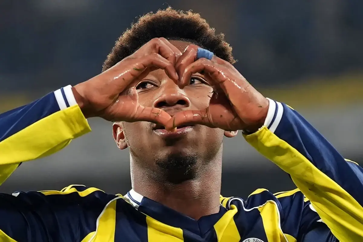 Nene\'den Fenerbahçe kariyerinde bir ilk
