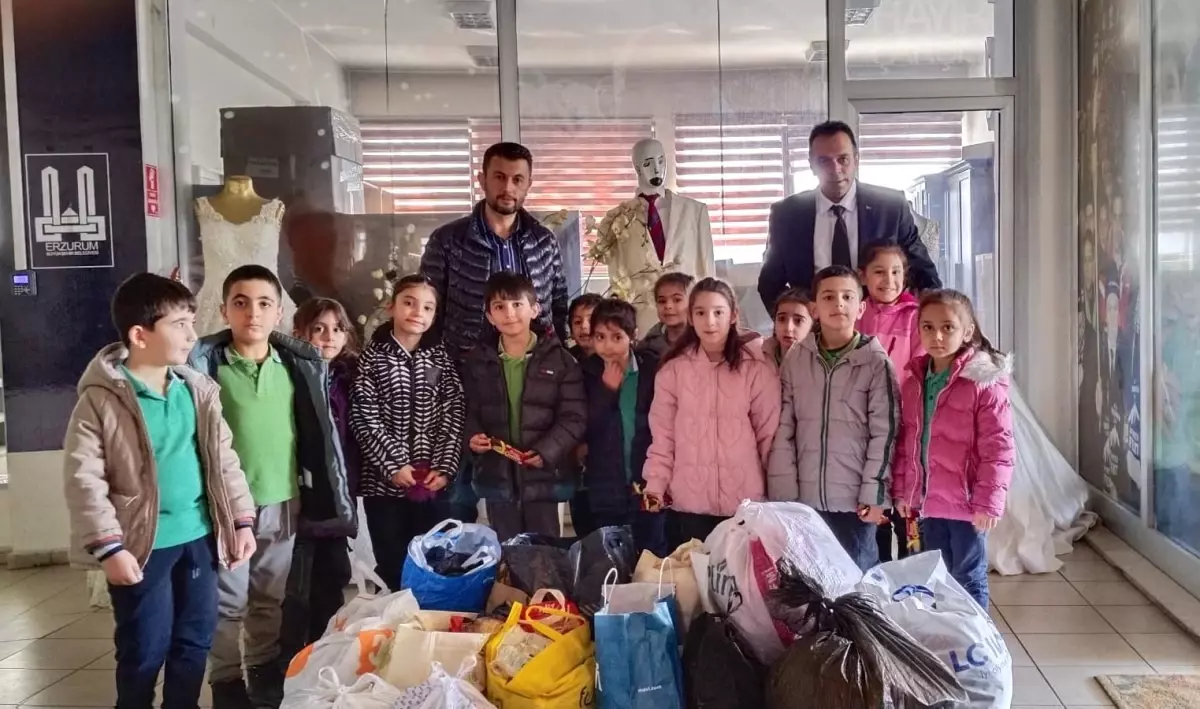 Öğrencilerden Hayır Çarşısı\'na gıda bağışı