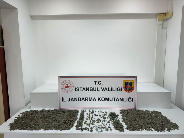 Sancaktepe'de düzenlenen operasyonda 8 bin 582 tarihi eser ele geçirildi