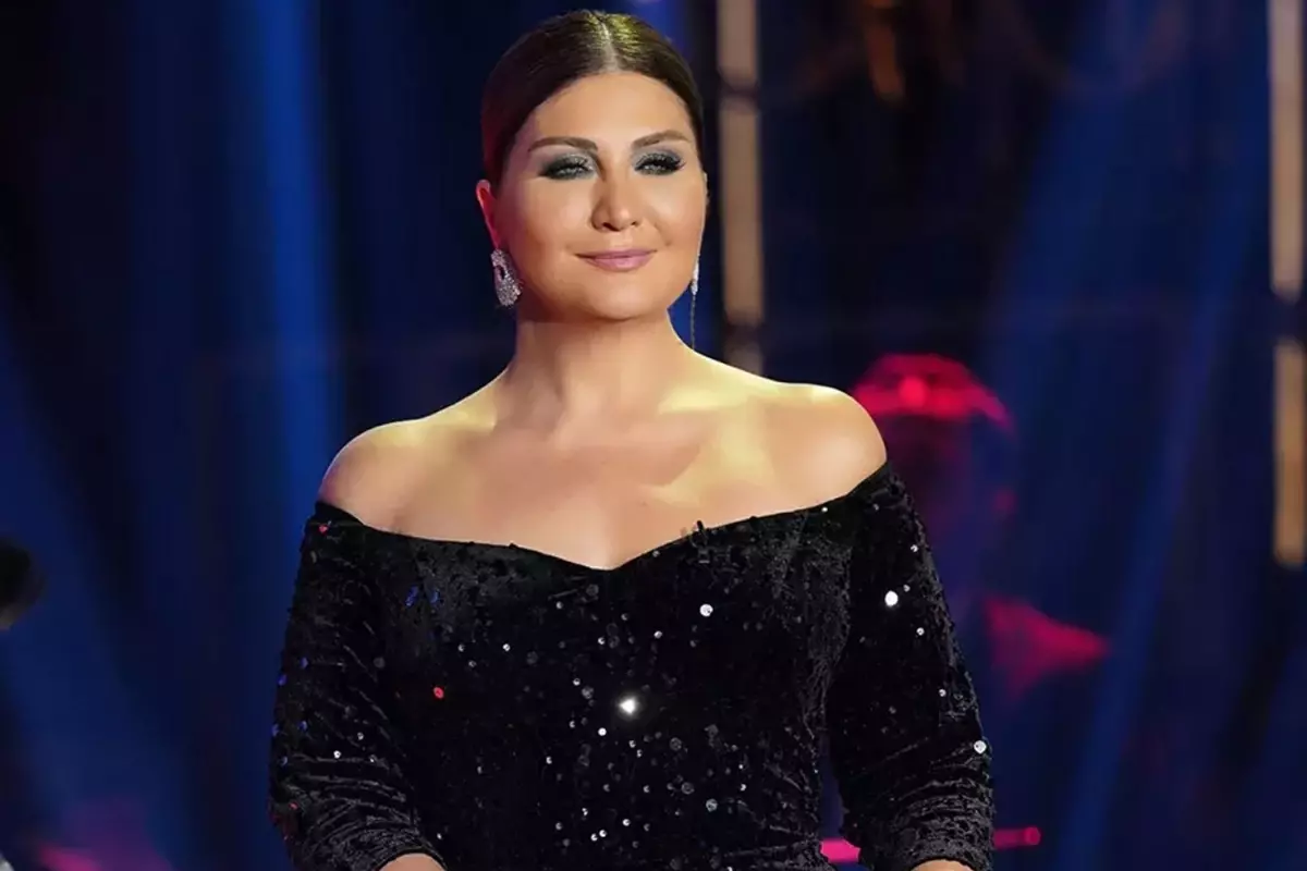 Sibel Can 11 yaş küçük sevgilisini hediyelere boğdu