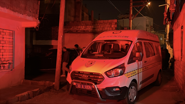 Silahlı kavgada evinin önünde duran genç kadın başından vurularak hayatını kaybetti Silahlı kavgada evinin önünde duran genç kadın başından vurularak hayatını kaybetti