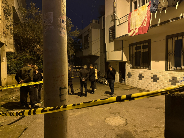 Sokak ortasında silahlı kavga! Olayla ilgisi olmayan genç kız ile 2 kişi öldü