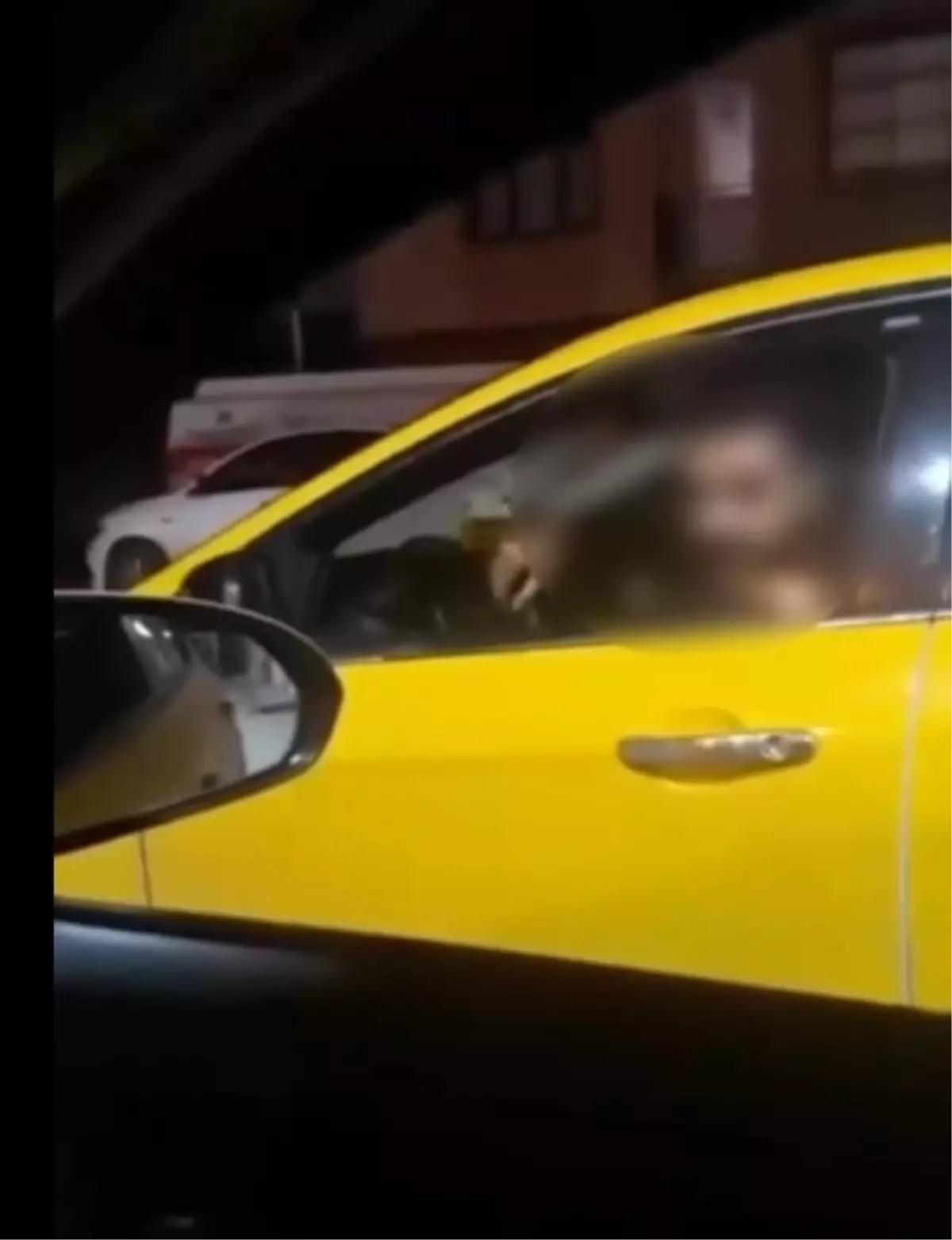 Taksi Şoförü Tartıştı, Müşteri Panic Geçirdi