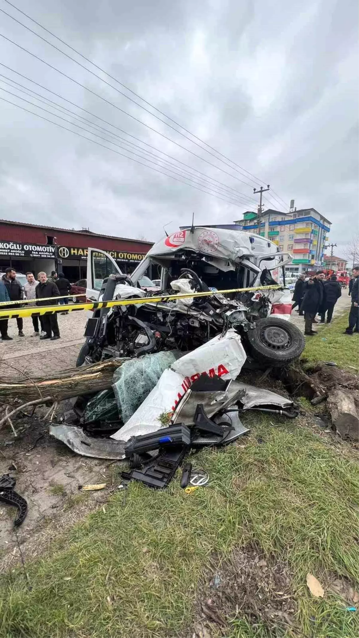 Ambulans-Kamyon Kazası: 1 Ölü, 3 Yaralı