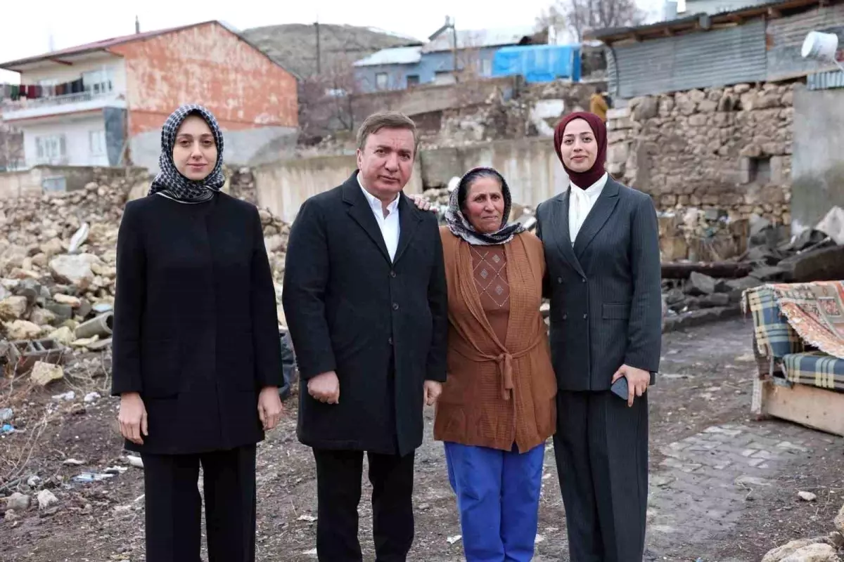 Vali Aydoğdu, Tercan\'da Hane Ziyaretleri Gerçekleştirdi