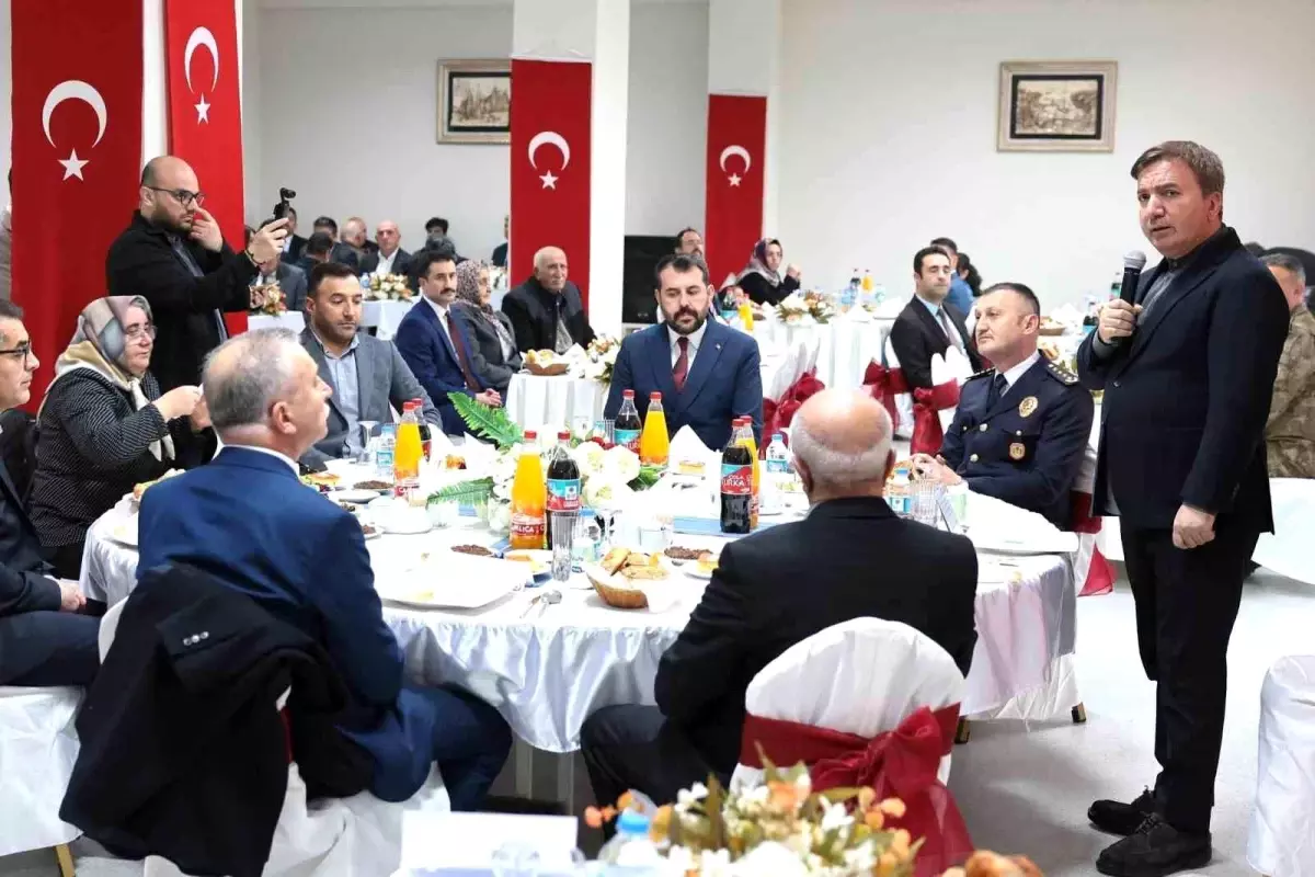 Vali Aydoğdu, Erzincan\'da şehit aileleri ve gazilerle iftarda buluştu