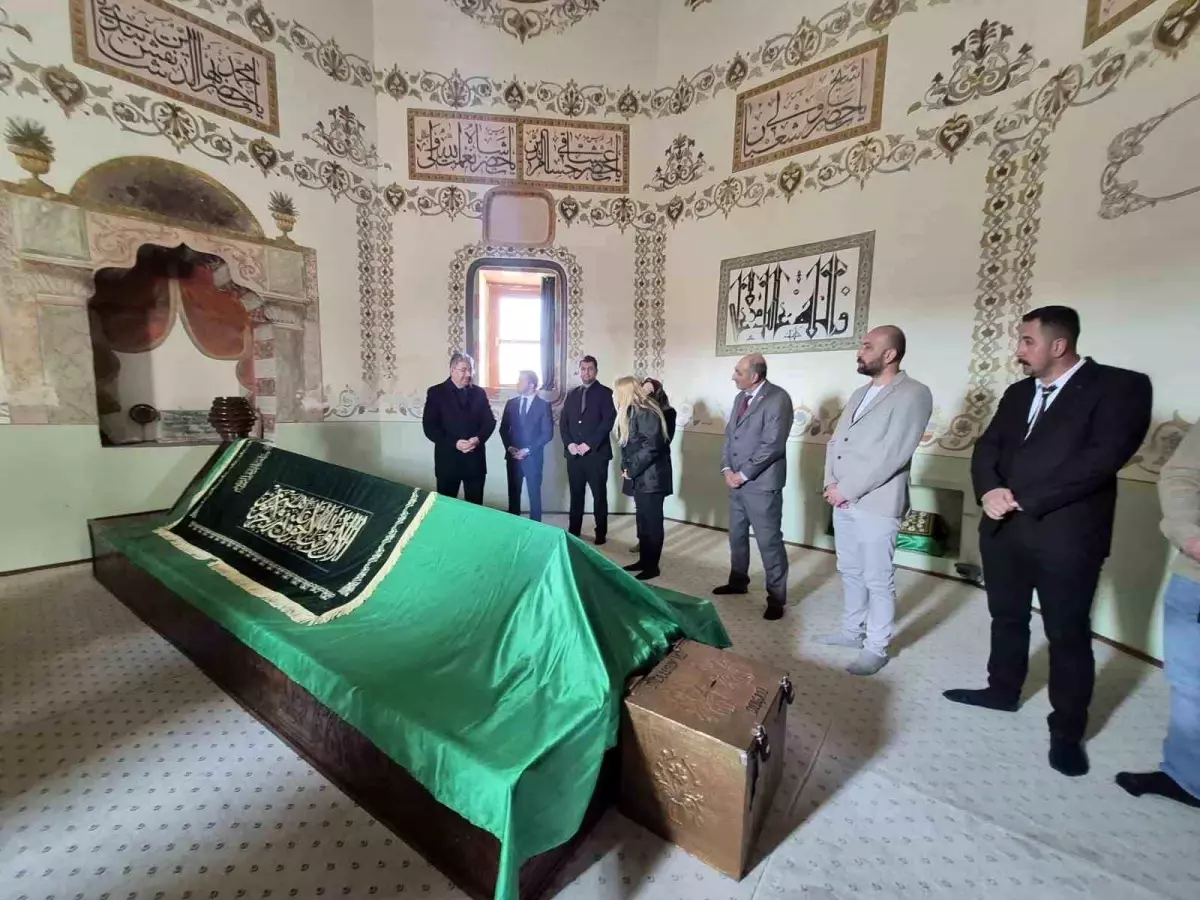 Vali Yılmaz, Külliye ve Türbeleri Ziyaret Etti