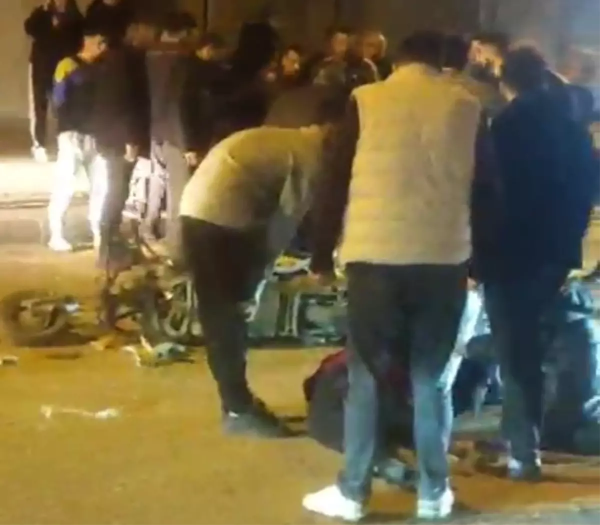 Batman\'da feci kaza! Otomobil ile motosiklet çarpıştı