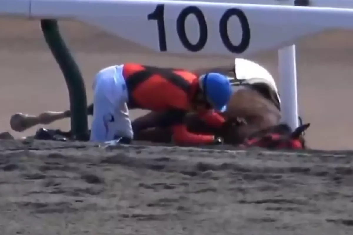 Bir an bile tereddüt etmedi! \'\'İnsanlık ölmemiş\'\' dedirten görüntü