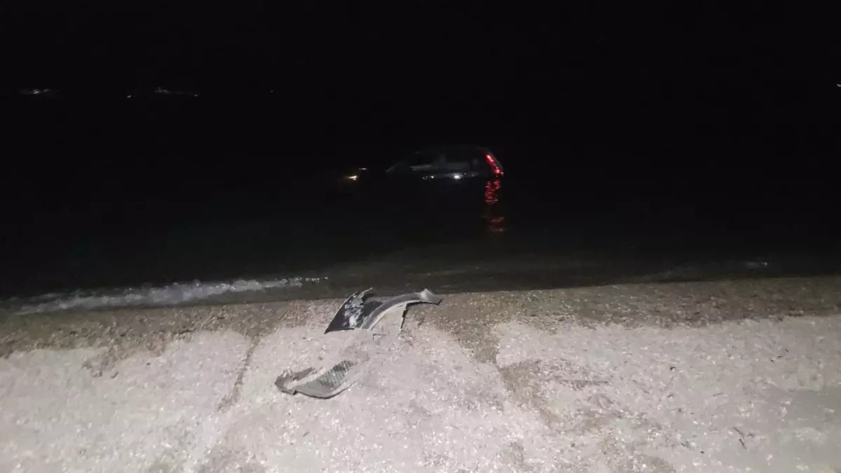 Otomobil İznik Gölü\'ne Uçtu: Sürücü Yaralı