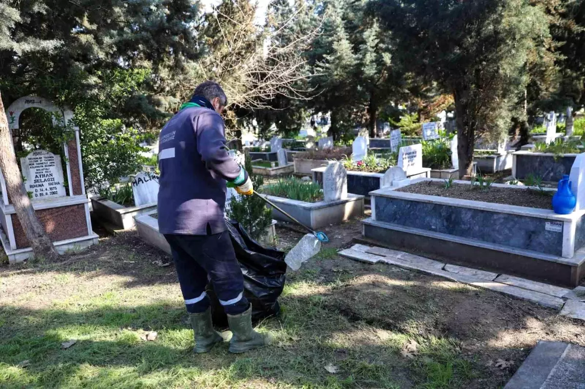 Bursa\'da şehitlik ve mezarlıklar bayrama hazır