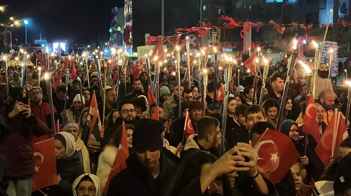 Çanakkale Şehitleri İçin Meşaleler Yakıldı
