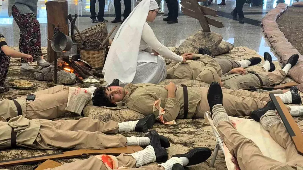 Çanakkale Zaferi\'nin 111 yılında şehitler dualarla anıldı