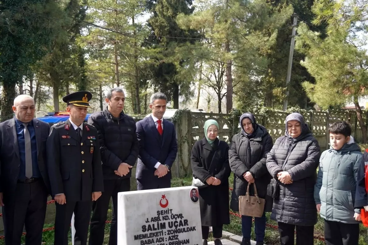 Çaycuma\'da şehitlerin kabirleri başında dualar edildi