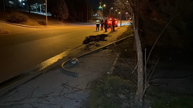 Eskişehir'de Motosiklet Kazası: Bir Ay Önce Evlenen Emirhan Hayatını Kaybetti