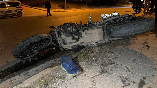 Eskişehir'de Motosiklet Kazası: Bir Ay Önce Evlenen Emirhan Hayatını Kaybetti