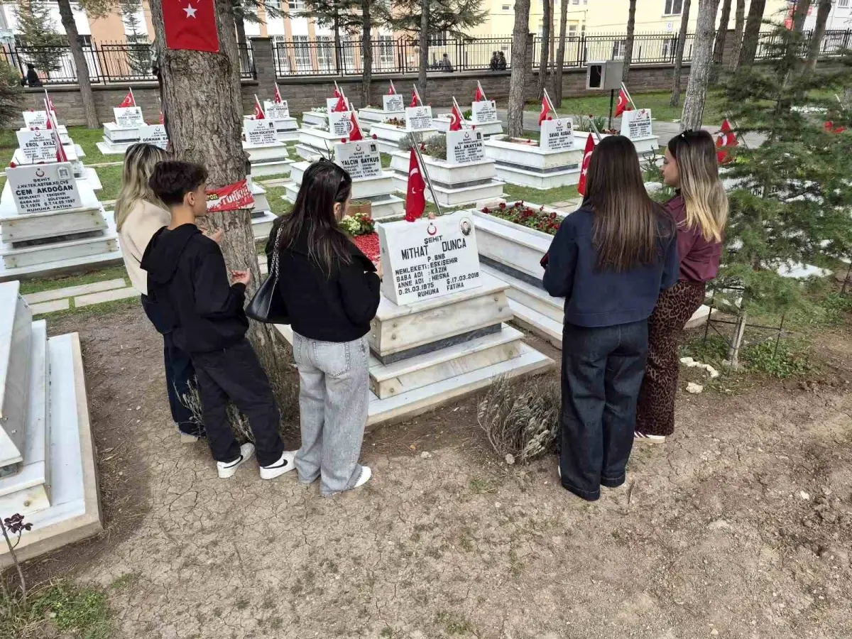 Eskişehir\'de Şehitlere Anma Ziyareti