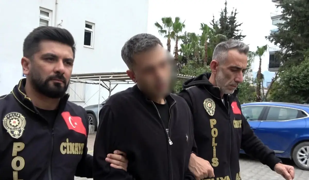 Antalya\'da Cinayet: 1 Ölü, 2 Yaralı