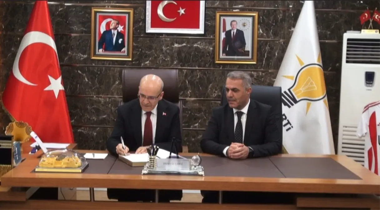 Bakan Şimşek Batman\'da Partililerle Bir Araya Geldi