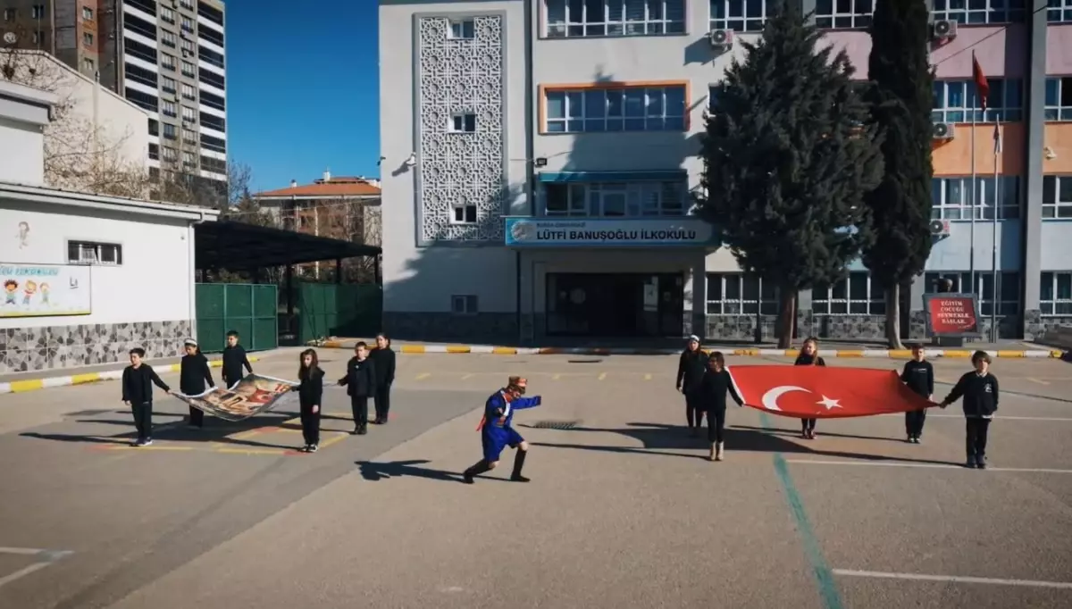 İlkokul öğrencileri Çanakkale şehitlerini özel koreografi ile andı