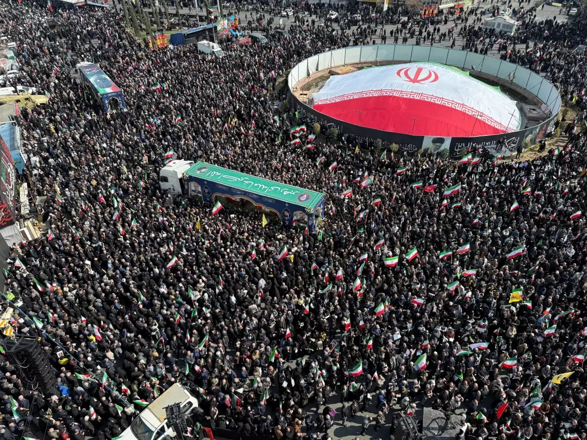 Ali Laricani Tahran\'da Defnedildi