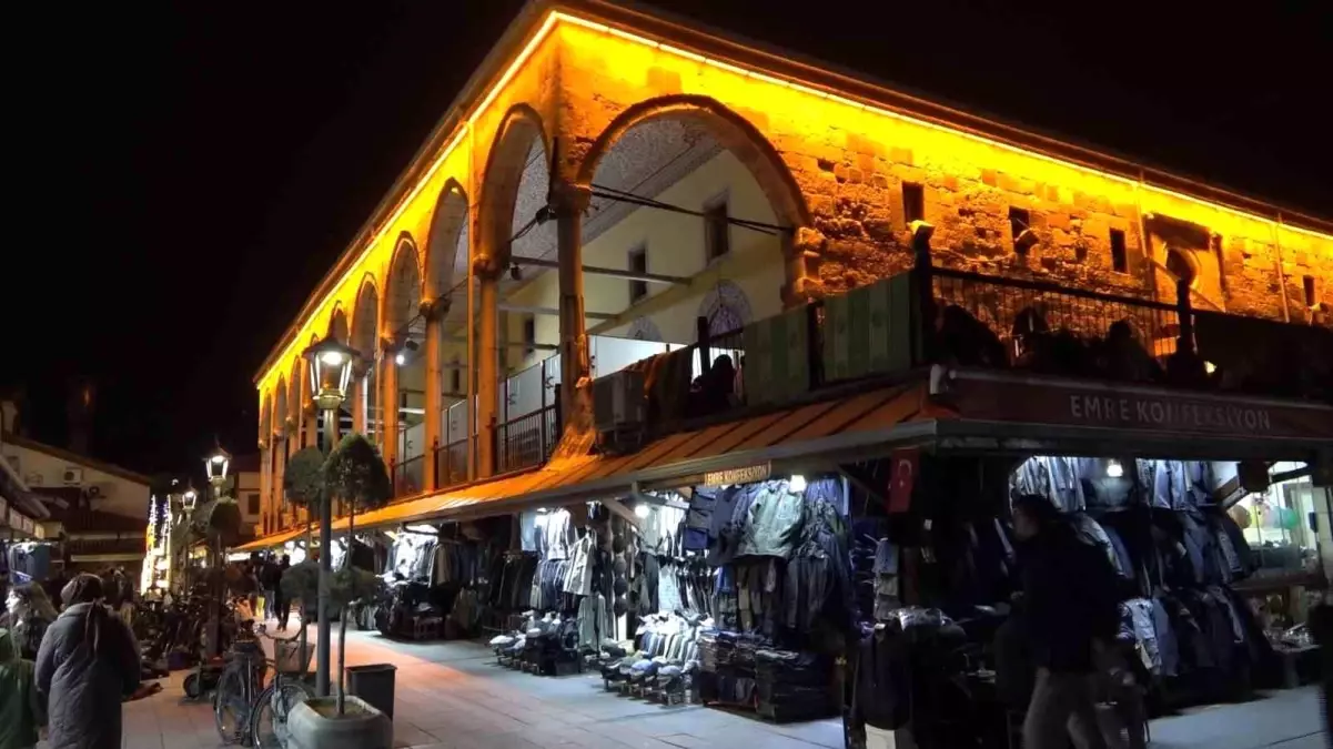 Konya\'da Ramazan\'ın Son Teravih Namazı Yoğun İlgiyle Kılındı