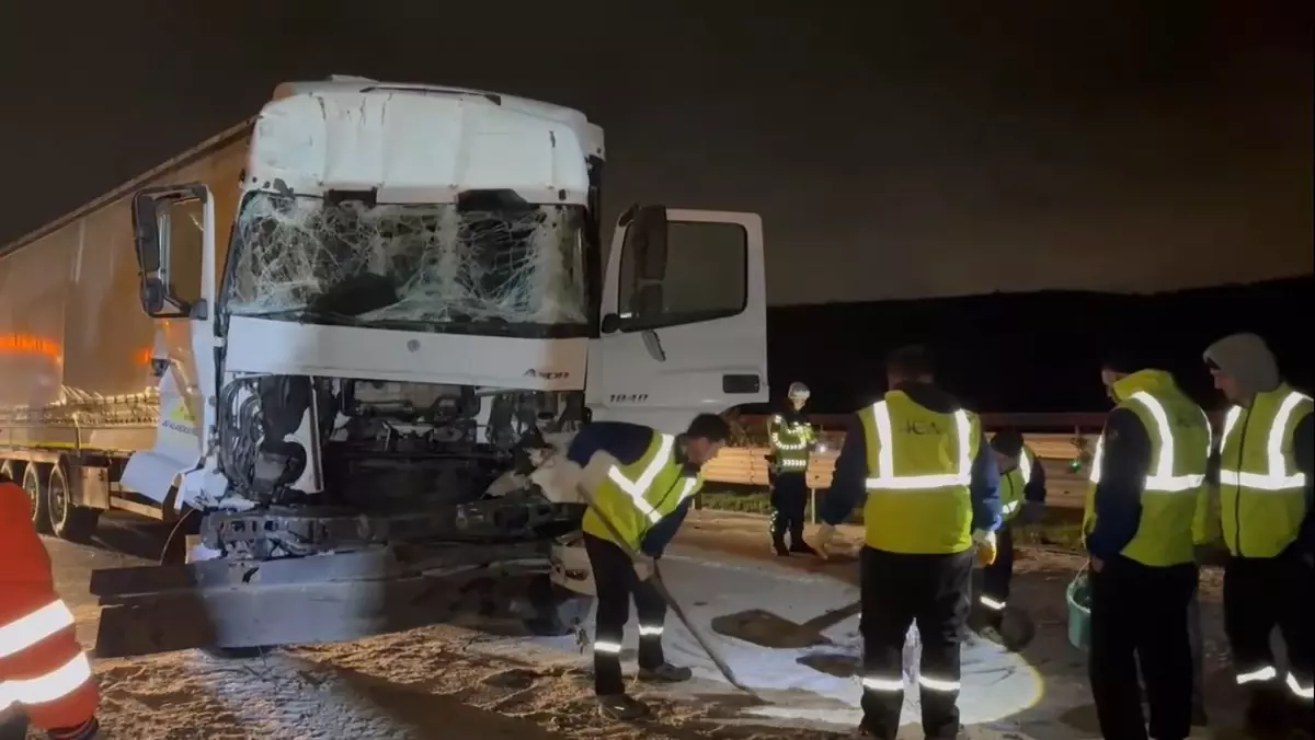 Kuzey Marmara Otoyolu\'nda TIR Kazası: 2 Yaralı