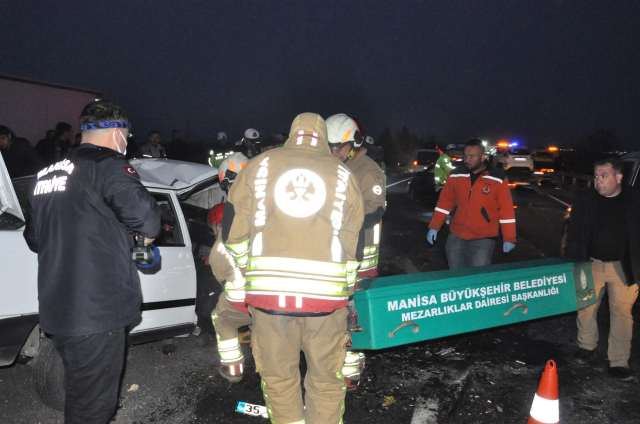 Manisa'da feci kaza: 2 ölü, 5 yaralı