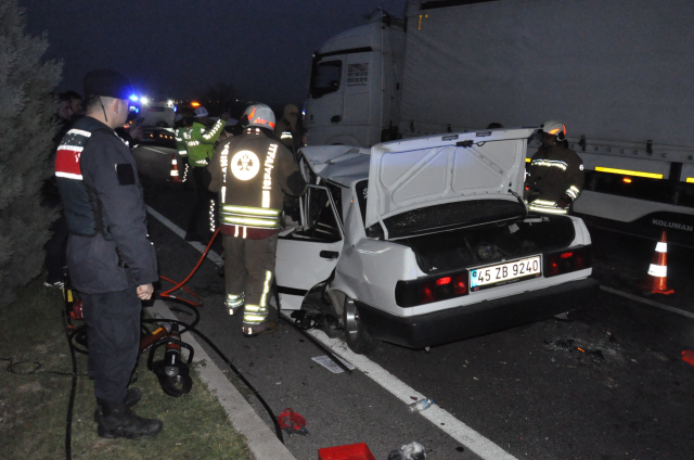 Manisa'da feci kaza: 2 ölü, 5 yaralı
