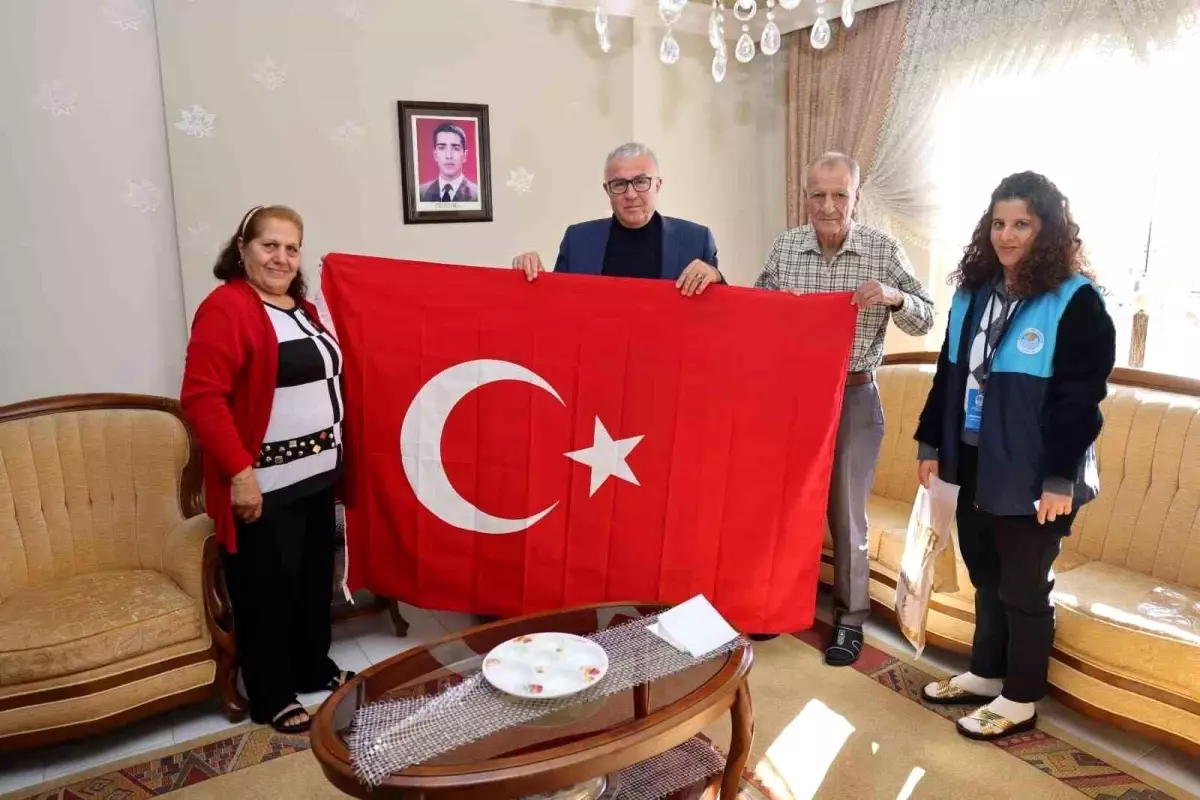 Mersin\'de şehit aileleri bayram öncesi unutulmadı