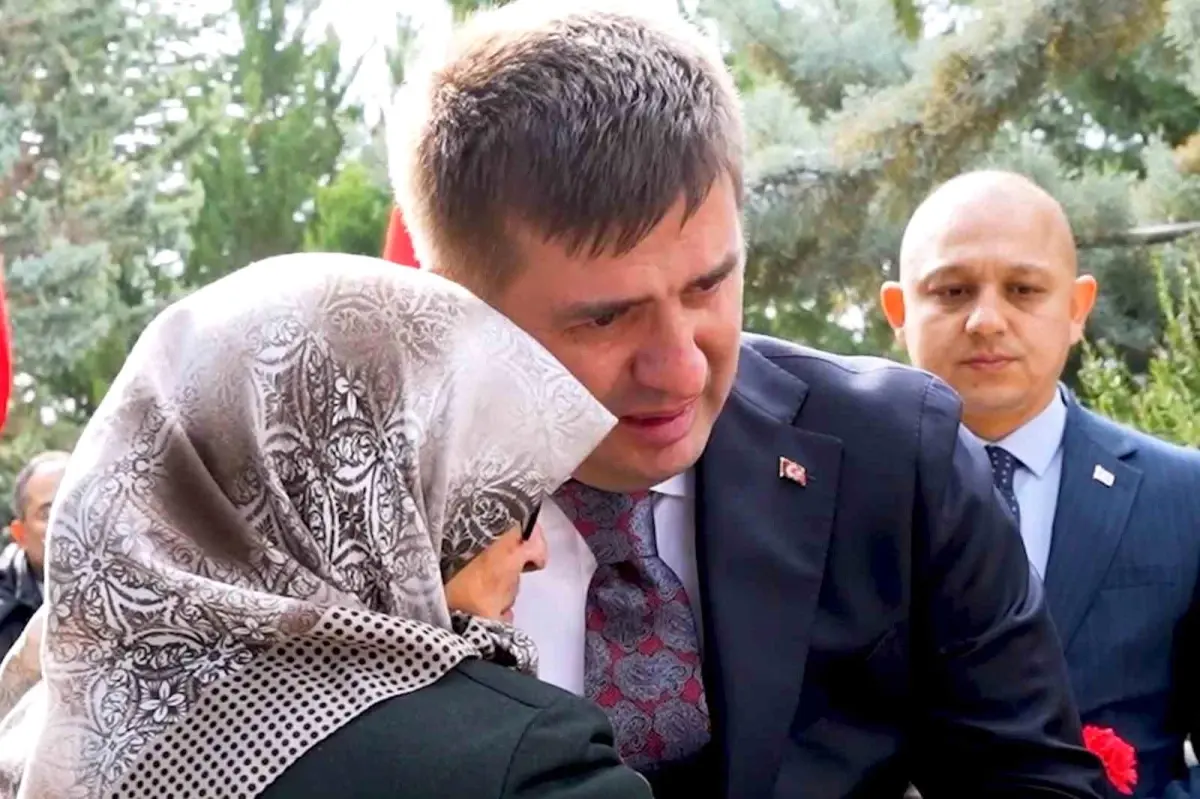 Şehit annesinin sözleri yürekleri burktu, Vali gözyaşlarını tutamadı