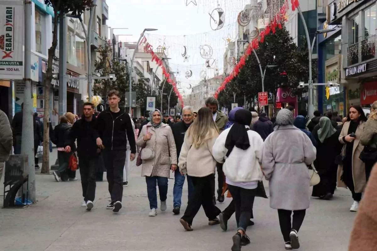 Adapazarı\'nda Bayram Alışverişi Yoğunlaştı