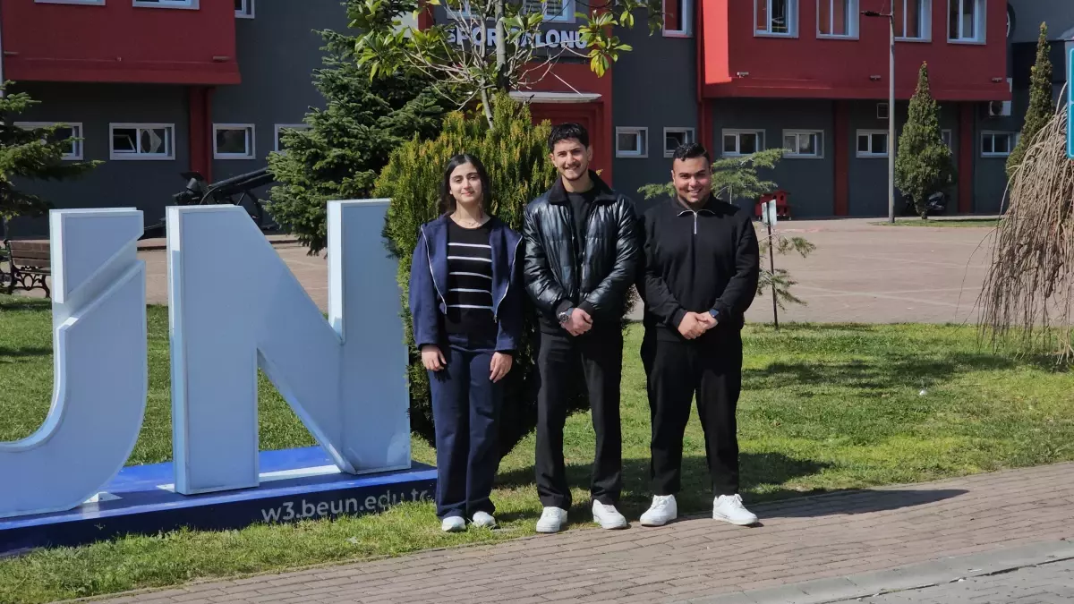 Zonguldak\'taki yabancı öğrenciler, bayramı, savaş bölgesindeki ailelerinden uzakta karşılıyor