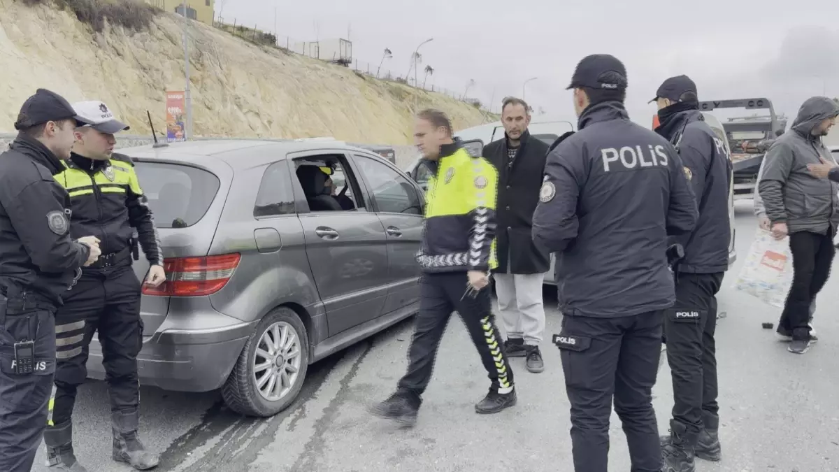 Arnavutköy\'de Zincirleme Kaza: 6 Yaralı