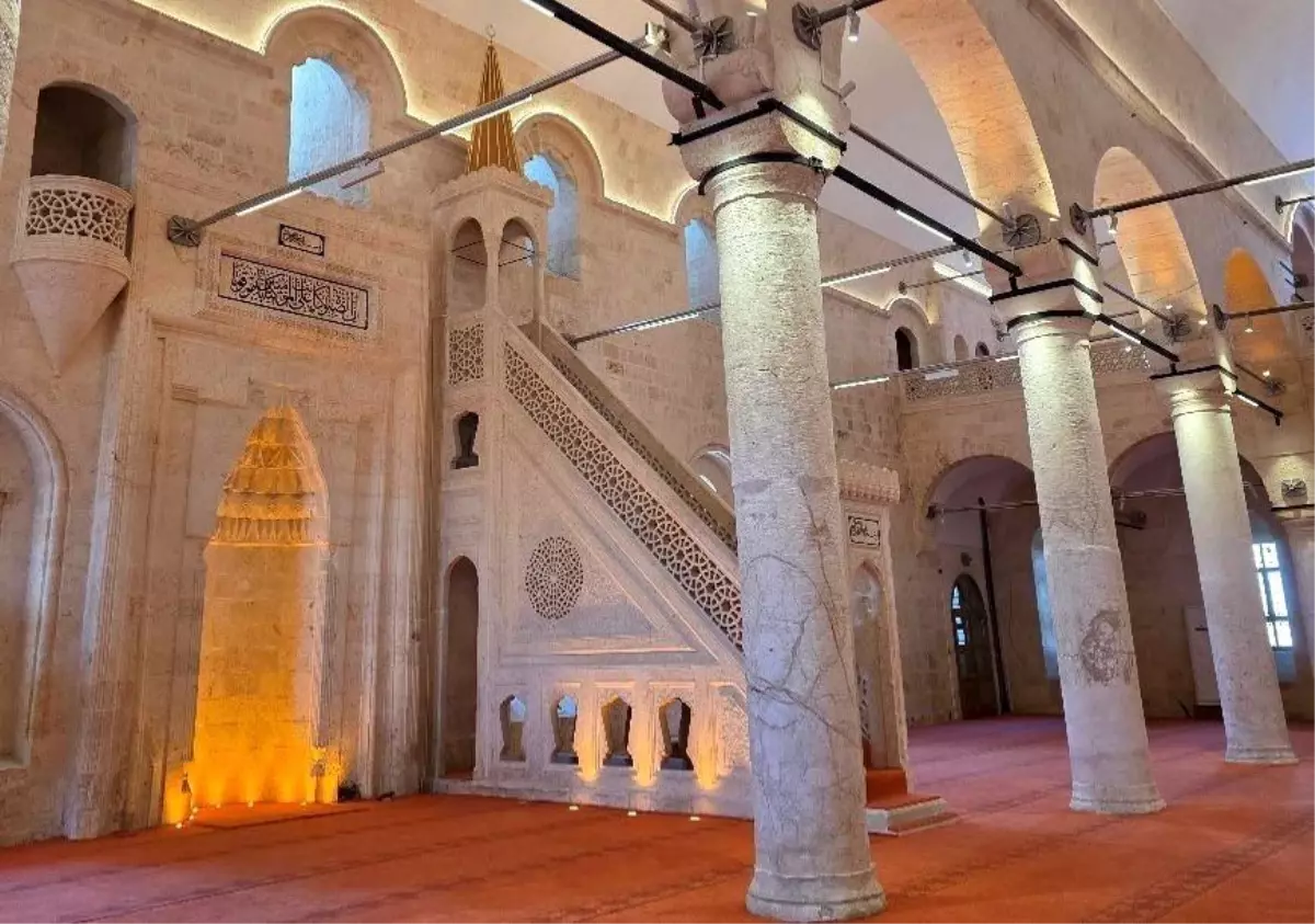 Üç Tarihi Cami Bayramda İbadete Açılıyor