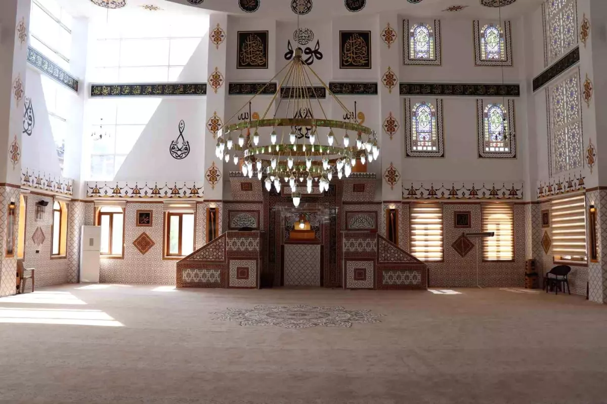 Beyağaç Merkez Çarşı Camii ibadete açıldı