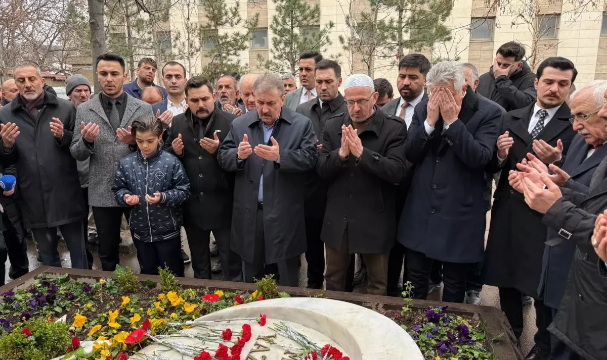 Destici, Yazıcıoğlu\'nun kabrini ziyaret etti